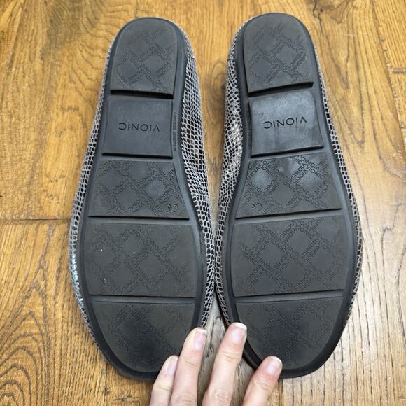 Vionic Larrun Driving Loafer Shoes Women's 9 Silver Leather Snakeskin Embossed - Picture 5 of 6